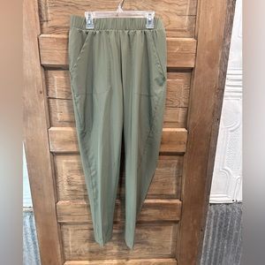 Sz smsll (4-6) olive cropped pants